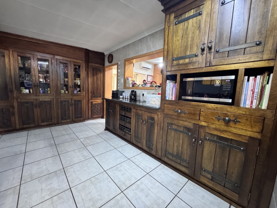 8 Bedroom Property for Sale in Meiringspark North West